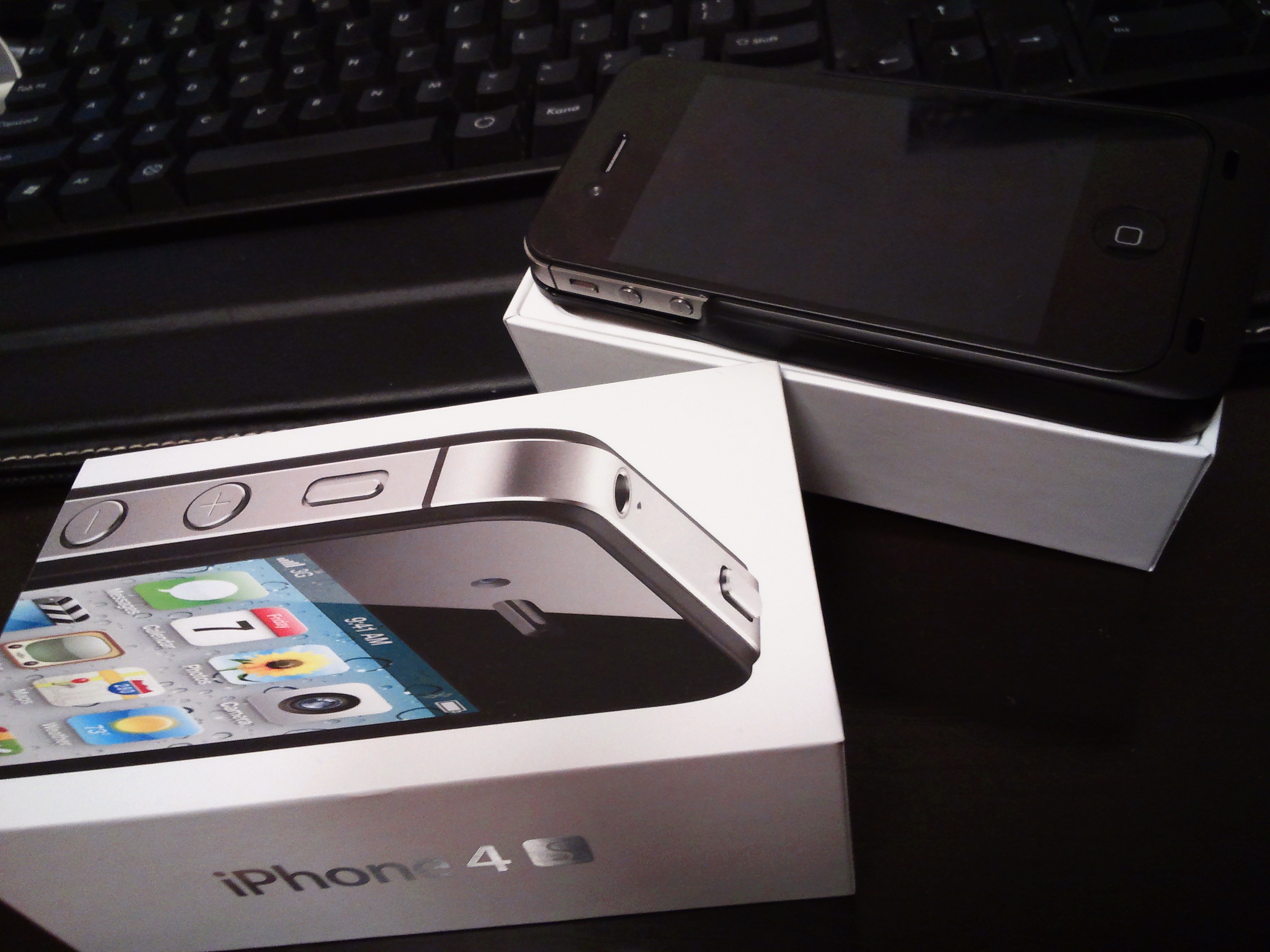 auのiPhone4Sを白ロムで買いました