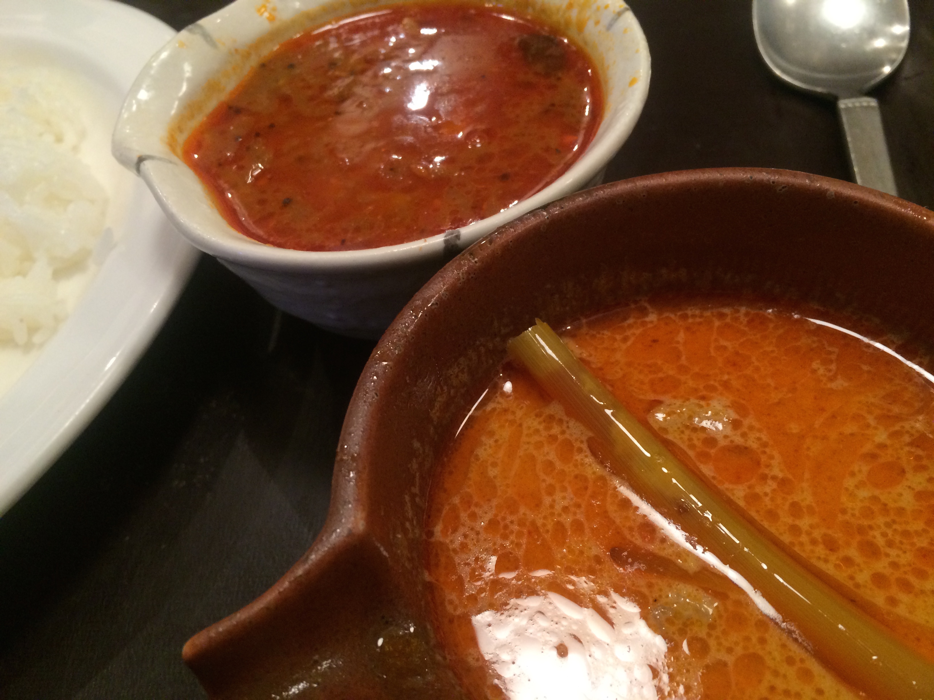 田町 ホーカーズ 尖っていない辛さが嬉しいカレー