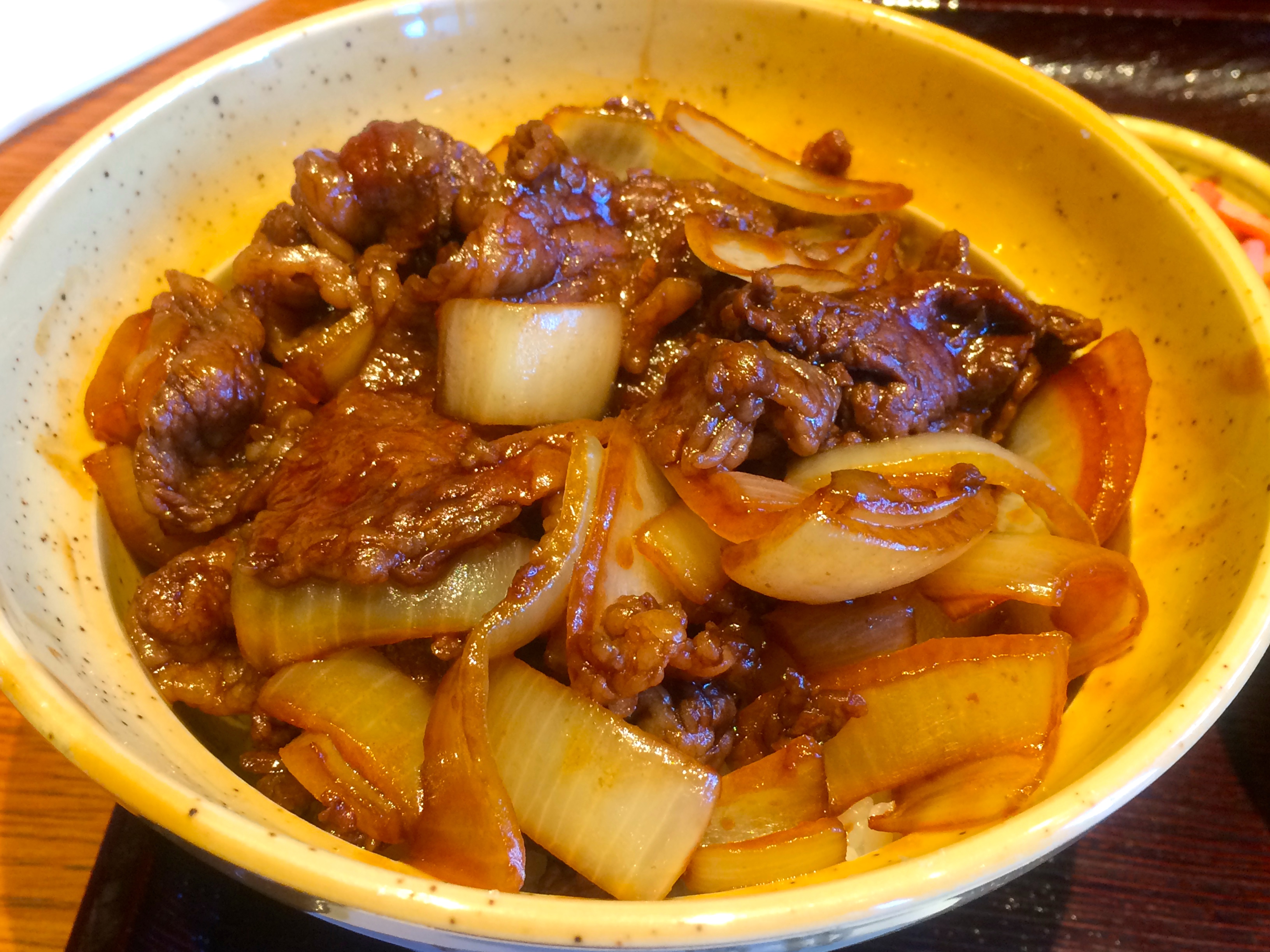 豚捨　伊勢牛上肉牛丼
